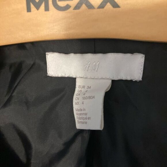 H&M black blazer - Picture 3 of 3